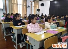 梦见和很多人一起在学校上课听课