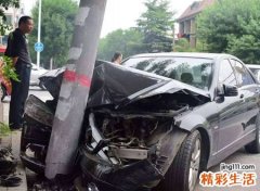梦见血淋淋的车祸场面好悲惨
