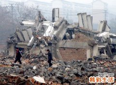 梦见房屋倒塌是什么征兆，做梦梦见以前的老房子倒塌