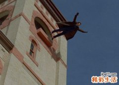 梦见自己在学校跳楼自杀未遂