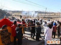 梦见已故亲人又办丧事，女人梦见别人家办丧事