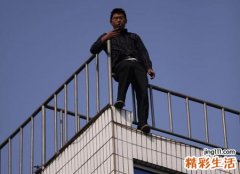 梦见有几个人连续坠楼好恐怖的场景