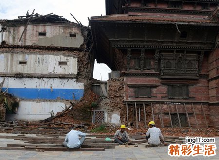 梦见地震房子倒塌但是安全躲开，女人梦到地震预示什么