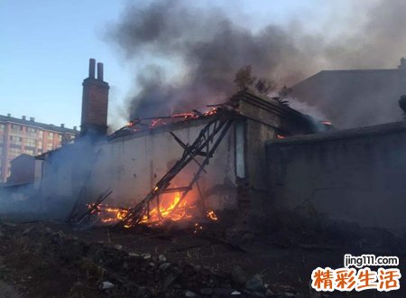 梦见别人家房子着火火光冲天，女人梦见火烧房子