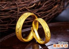 女人梦见戴黄金戒指穿着华丽服装