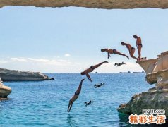 梦见高处跳水不敢跳被教练推下水