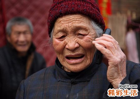 梦见去世的婆婆在大街上哭得昏天抢地