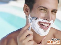 男人梦见自己刮胡子划伤下巴流血了