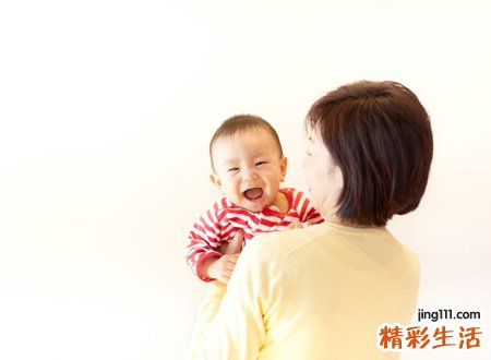 梦见抱小孩子是什么意思，女人梦见自己抱着男婴