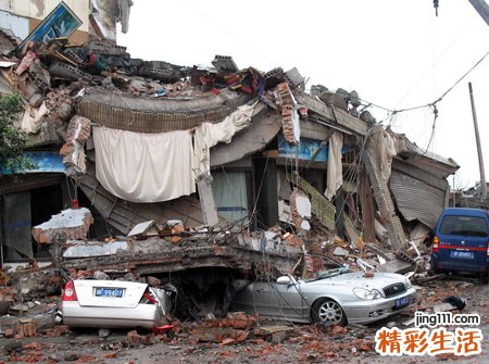 梦见大地震摇晃的厉害但是自己竟然没事