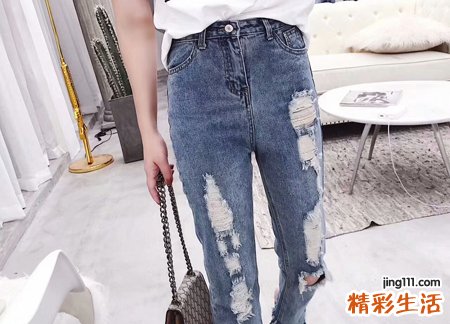 梦见自己当众换裤子穿了条花裤子