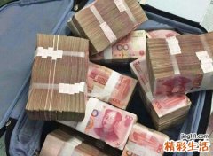 梦见自己拿着好多现金，女人梦见好多百元钞票