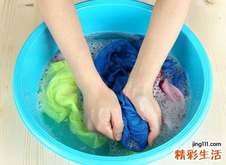 梦见洗衣服是什么意思，做梦梦见和别人一起洗衣服