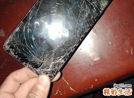 梦见手机屏幕碎了,女人梦到手机整个碎了
