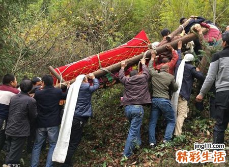 梦见抬棺材是什么意思，做梦梦见棺材出殡什么预兆