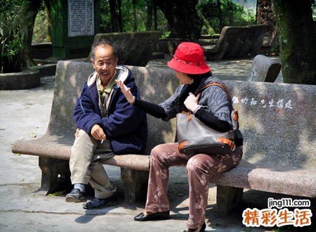 梦见和去世的长辈说话，做梦梦到去世的老人好不好