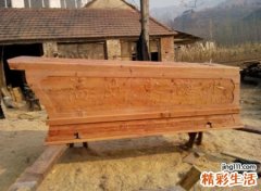 梦见棺材是什么意思，女人梦见原木色棺材