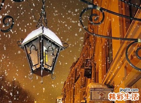 梦见下雪是什么征兆，女人梦见大雪满地很厚