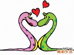 女人梦见蛇缠身还狠狠地咬住自己