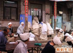 梦见自己和别人都戴孝，女人梦见办丧事的场面