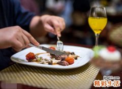 梦见吃饭是什么预兆，做梦梦见好多熟人一起吃饭