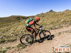 梦见和别人一起爬坡累得气喘吁吁