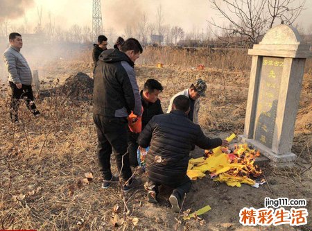 梦见自己和家人一起去上坟