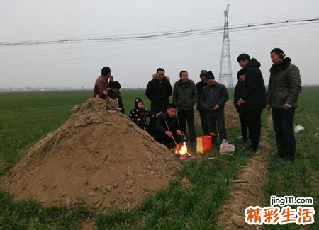 梦见爷爷的祭日给爷爷上坟烧纸