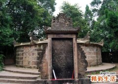 梦见公墓林里有数不清的坟墓墓碑