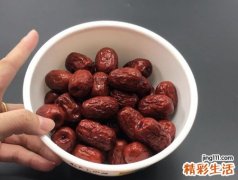 梦见从枣树上摘下枣子给大家分着吃