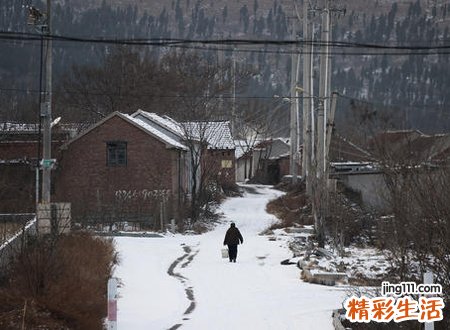 梦见父亲还活着并说话，做梦梦到死去的长辈还活着