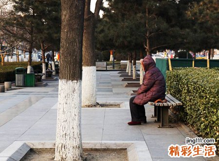 梦见跟已故的外婆说话，做梦梦到死去的亲人还活着和我说话