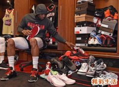 梦见丢了一只鞋到处找，女人梦见鞋丢了再找鞋