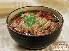 梦见吃面条，做梦梦见吃面条什么意思