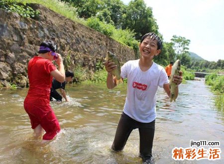 梦见捉鱼，女人梦见抓鱼是什么征兆