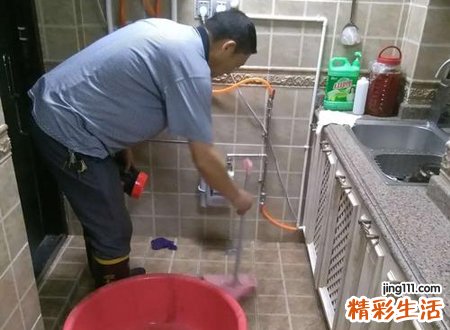 梦见家里漫水了，做梦梦见家里被水淹了是什么意思