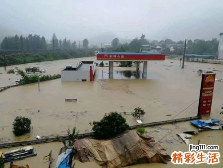 梦见自己被洪水围困难以脱身