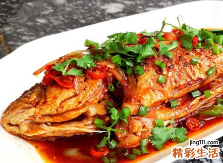 梦见和亲人一起吃鱼肉,做梦梦见吃鱼是什么意思