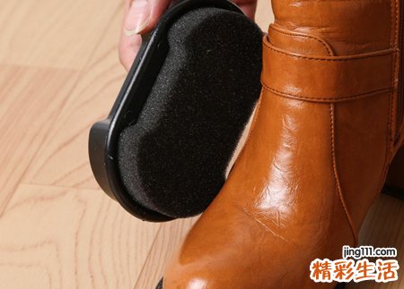 梦见给皮鞋打鞋油准备潇洒出门