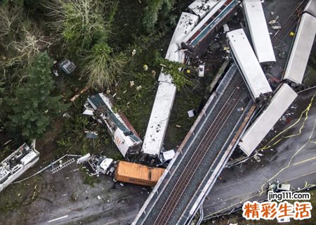 梦见高速动车脱轨了还在不停向前冲