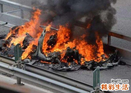 梦见邻居家轿车着火了大家都来帮忙灭火