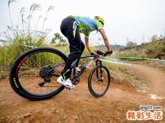 梦见骑自行车下坡速度飞快像火箭