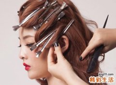 梦见别人给自己梳头好开心
