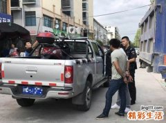 梦见自己汽车被偷报警来了好多警察