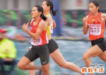 女人梦见被陌生人追赶后来被抱上床