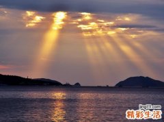 梦见家里有金色佛光闪闪刺眼