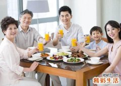 梦见和亲人团聚很开心吃了好多美味
