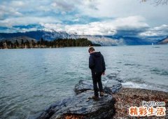 梦见和多年前去世的老同学做在一起吃茶聊天