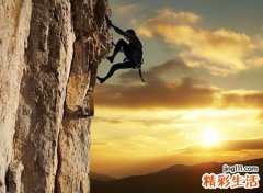 梦见自己爬山很吃力才爬到山顶