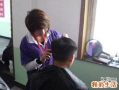 梦见自己给自己动手剪头发